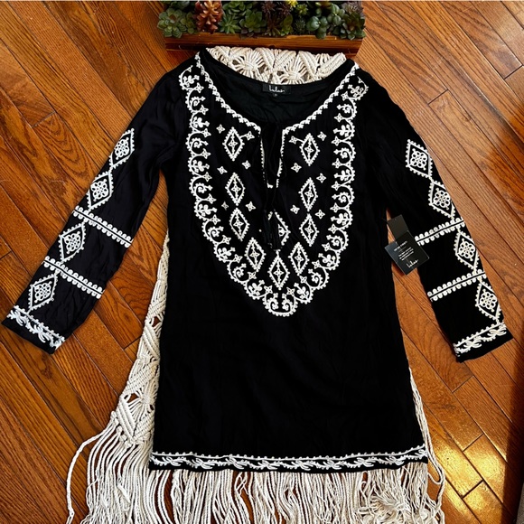 NWT Lulu’s | Day in the Life Embroidered Dress - Picture 2 of 7